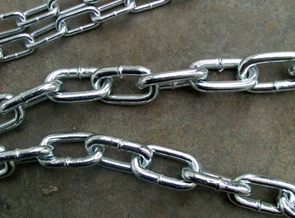鍍鋅鏈條要妥善儲(chǔ)存圖片